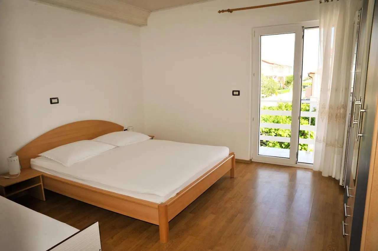 Apartment Apartmani Benko-Lopar