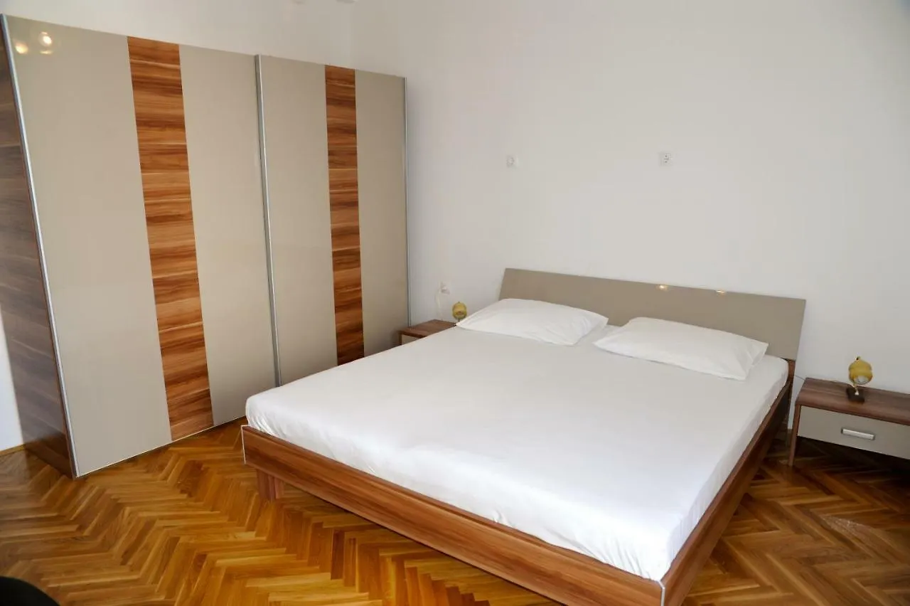Apartment Apartmani Benko-Lopar