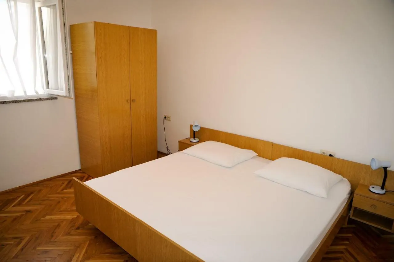 Apartment Apartmani Benko-Lopar